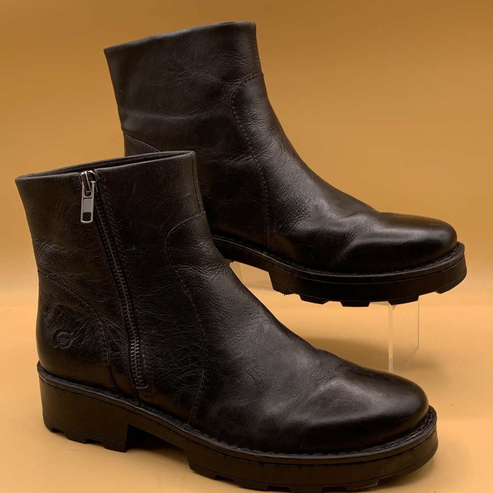 Born Tricia Zip Ankle Bootie Women's Black Leather Chunky Lug Sole Comfort 8M